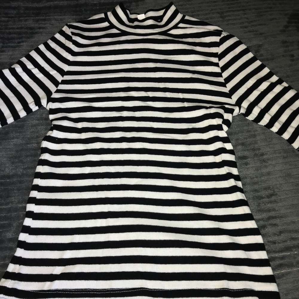 H&M black and white semi turtle neck